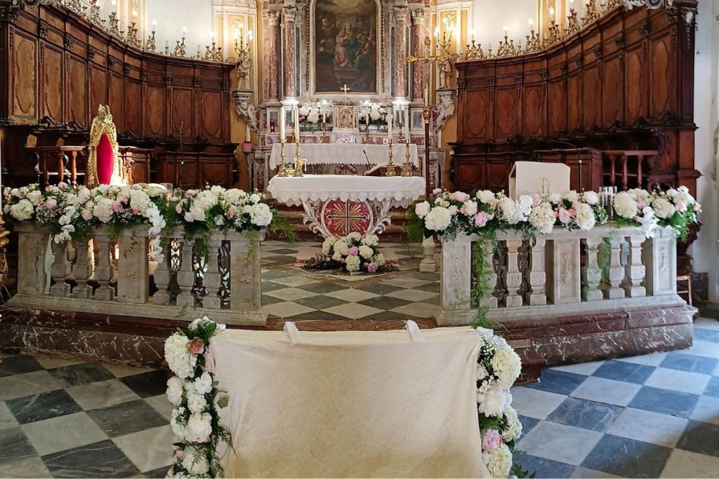 alt="Interno Chiesa baroccaEmozioni Floreali Villa San Giovanni RC"