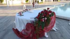 alt="Tavolo torta per laurea Emozioni Floreali Villa San Giovanni"
