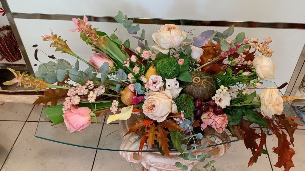 Alt text= Composizione shabby Chic Emozioni Floreali di Giusy Surace Villa San Giovanni