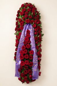 Alt=Copricassa classico rose rosse importazione- Emozioni floreali di Giusy Surace, Villa San Giovanni