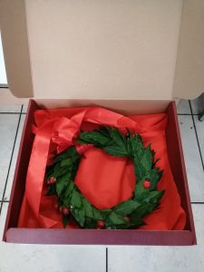 alt="coroncina alloro per laurea Emozioni Floreali Villa San Giovanni"