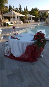 alt="Tavolo torta per laurea Emozioni Floreali Villa San Giovanni"